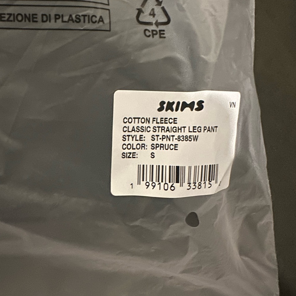 SKIMS Cotton Fleece Pants in Spruce